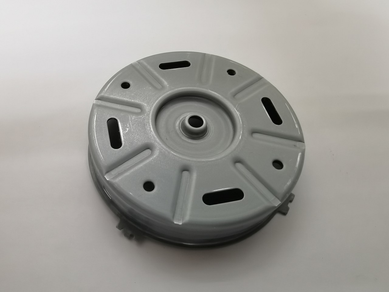 ファンモータ用ケース A｜板鍛造・プレス加工技術.com